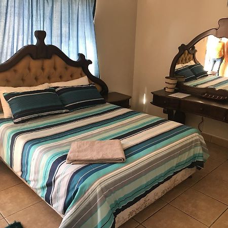 African Sky Guesthouse Windhoek Ngoại thất bức ảnh