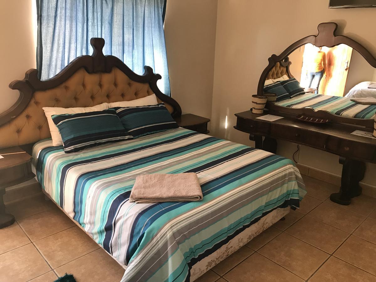 African Sky Guesthouse Windhoek Ngoại thất bức ảnh