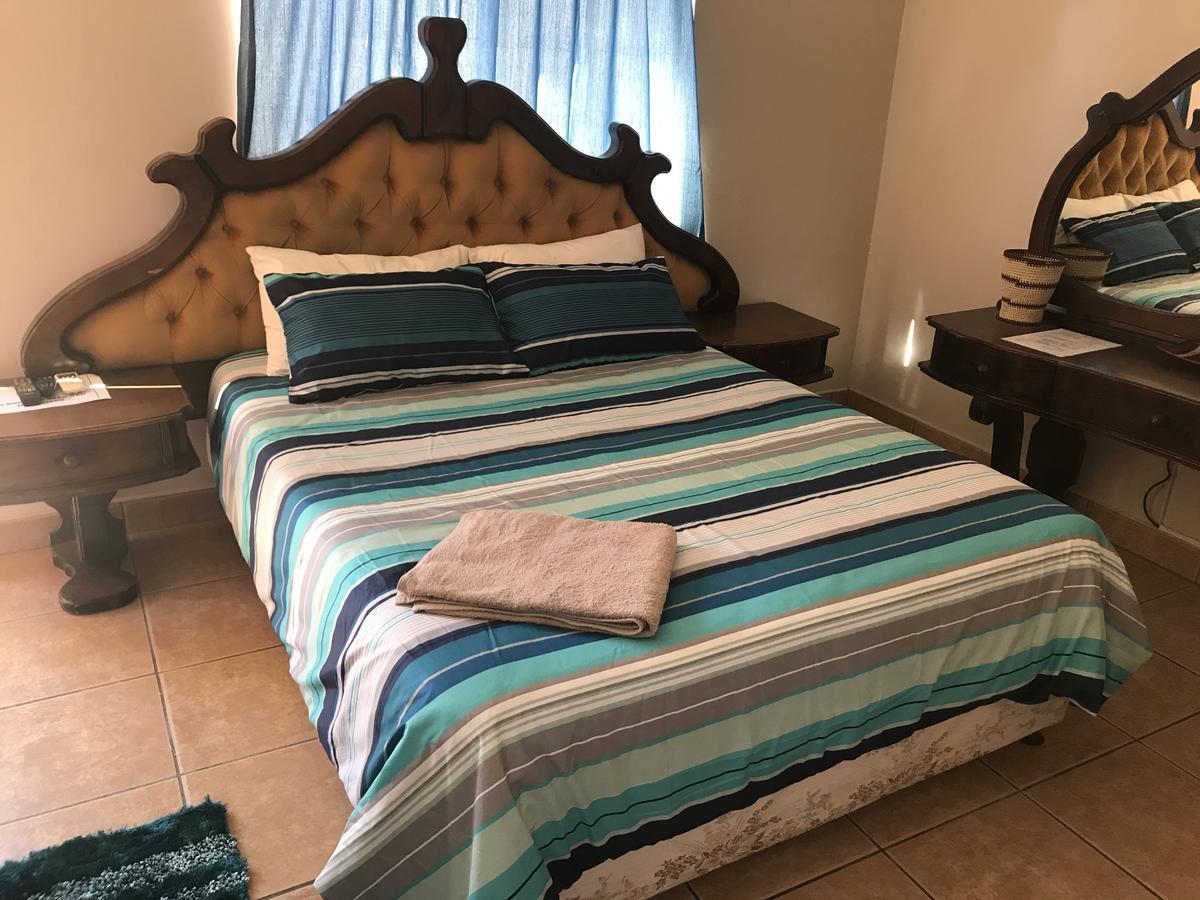 African Sky Guesthouse Windhoek Ngoại thất bức ảnh