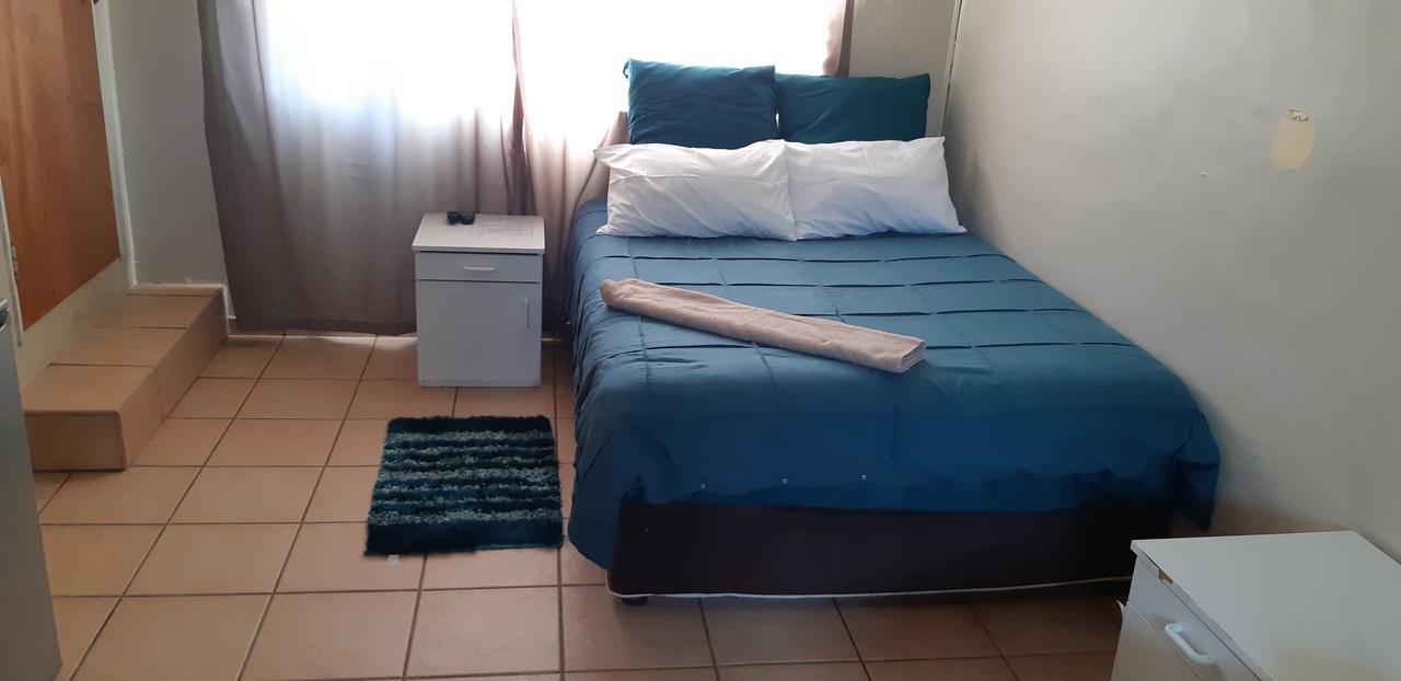 African Sky Guesthouse Windhoek Ngoại thất bức ảnh