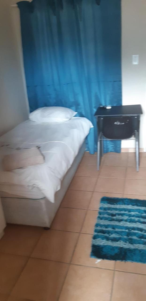 African Sky Guesthouse Windhoek Ngoại thất bức ảnh